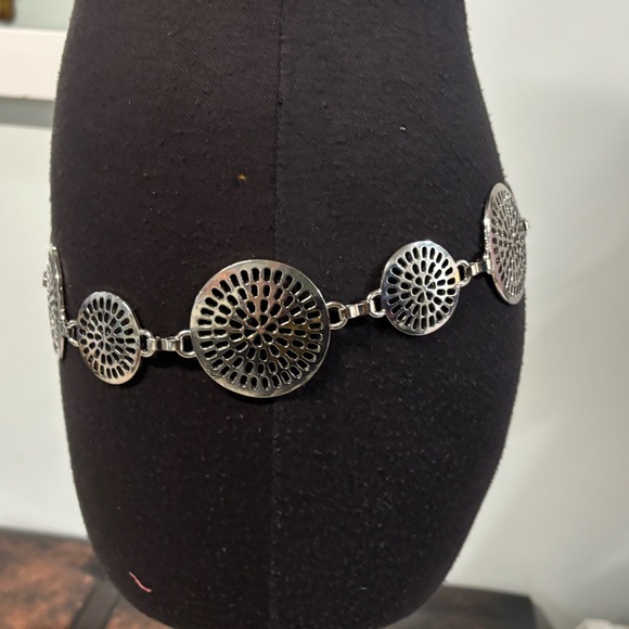 ❤️Silver Medallion Chain Link Belt- M/L - Picture 3 of 4